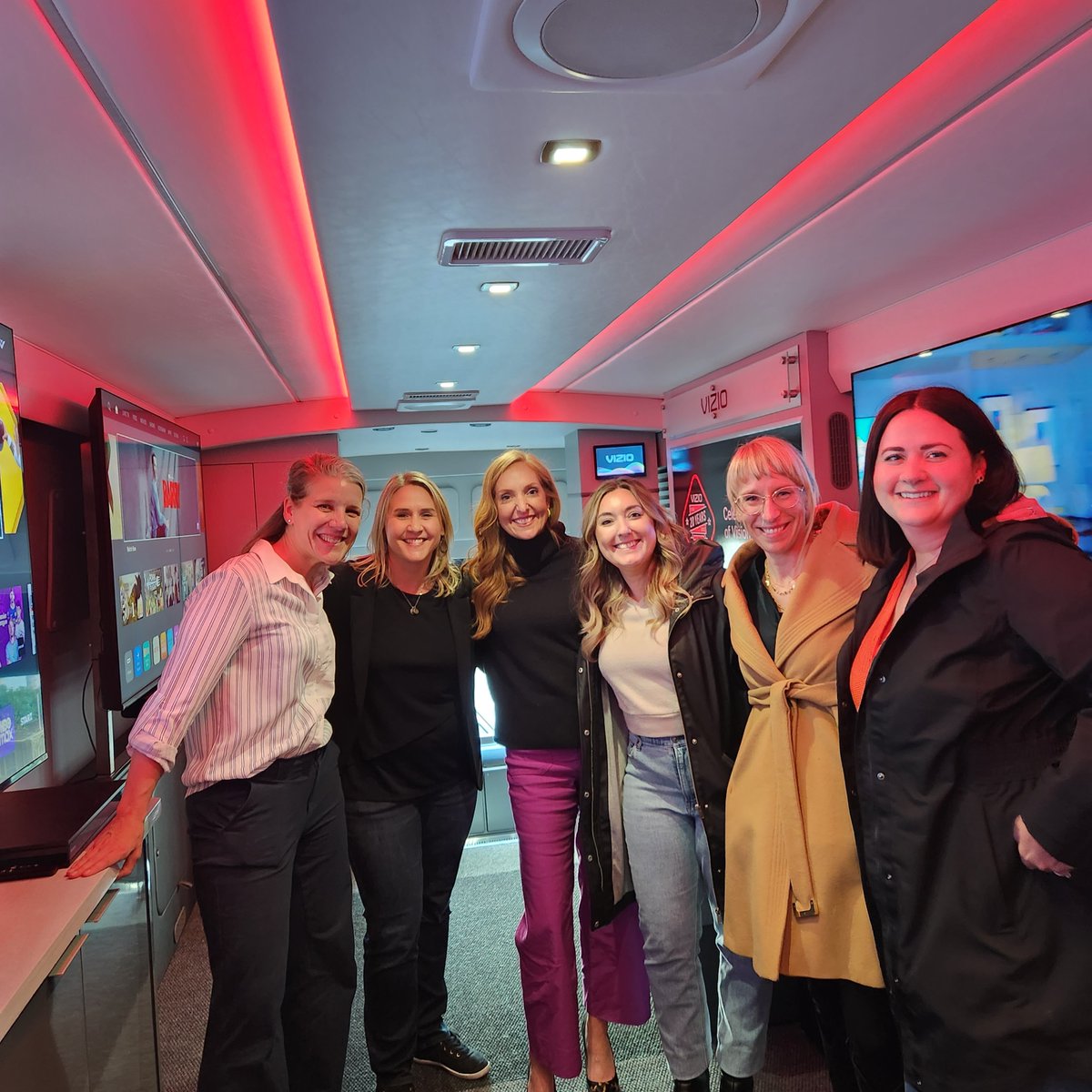 VIZIO's tweet photo. Three cities in three days! ๐
The #VIZIOBus swung through Cincinnati, Cleveland, and Columbus, showing off the latest in VIZIO innovation and hosting friends from @ProcterGamble, @SherwinWilliams, @FahlgrenMortine, @CTVmedia, @Empower, and @curiositycincy. ๐