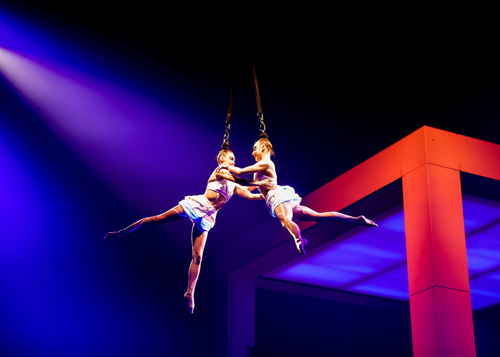 themontrealer's tweet photo. ECHO
Cirque du Soleil once again manages to surprise us with a show that combines poetry, performing arts and high-flying #acrobatics.
@Cirque @Montreal @vieuxportmtl #circus #cirque #gymnastics #theatre #aerialist #hairsuspension #slackwire
https://t.co/6ohb1hTbqY https://t.co/svHni8SkAq