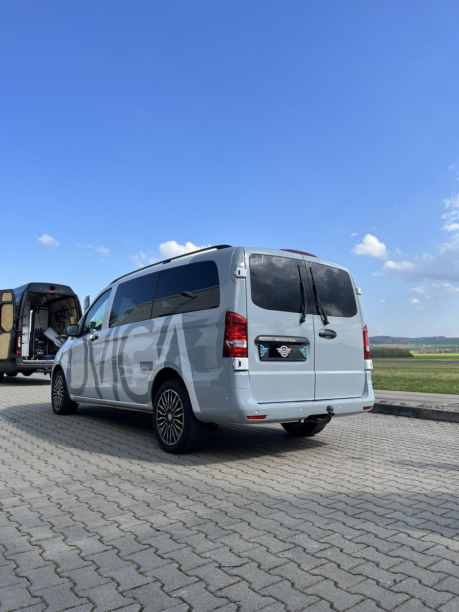 brunos_sacco's tweet photo. Well, about the last 2 days โฆ
1) clean and before
2) always in good company
3) almost done
4) โ๏ธ
Big thanks to #cvperformancegroup & #blackfishgraphics ๐
#carwrapping #mercedes #vito #cvpg #transporter #ral7040 #mixto #family #car #eifel #foil #grey #greyisthenewblack https://t.co/TOpi07VAMI