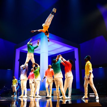 themontrealer's tweet photo. ECHO
Cirque du Soleil once again manages to surprise us with a show that combines poetry, performing arts and high-flying #acrobatics.
@Cirque @Montreal @vieuxportmtl #circus #cirque #gymnastics #theatre #aerialist #hairsuspension #slackwire
https://t.co/6ohb1hTbqY https://t.co/svHni8SkAq