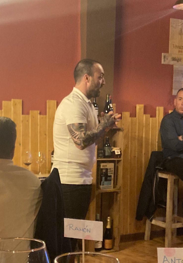 Ananbo's tweet photo. Cata guiada por el gran @JaCoBOANguiAno , sobre los vinos de la Marina Alta , toda una experiencia .
#VinosMarinaAlta https://t.co/S7JZJ30yeI