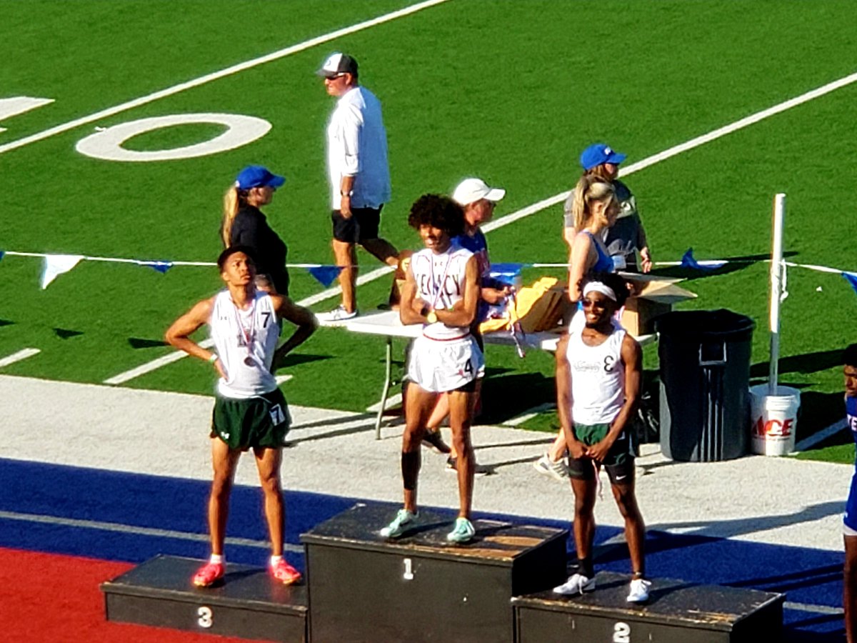 Depage_tx's tweet photo. 6A 11/12 Area Meet.... 800M...2nd place.  Blessed to have my track season continued. GO EAGLES ☝🏾🙏🏾🥈 https://t.co/aOxH7Off7a