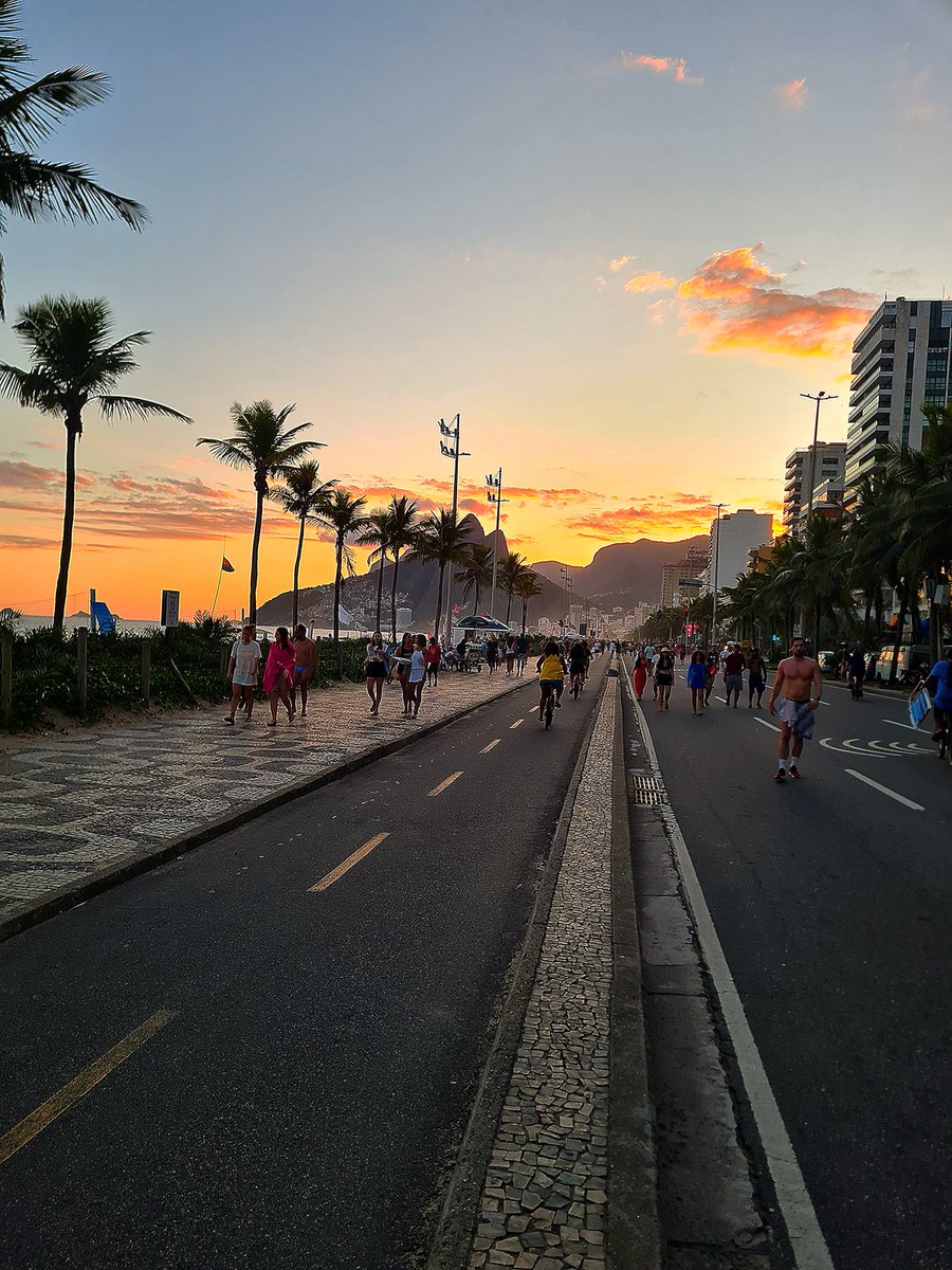 flaviofrajola's tweet photo. #feriado #ᴘʀᴀɪᴀɴᴀ #amigos❤️ #momentos #memórias #pordosol🌅 #nanah👶🏼
Barraca do Uruguai 🇺🇾 #posto9 #ipanema 🌞
#paidemenina https://t.co/Ylp5XVFm17