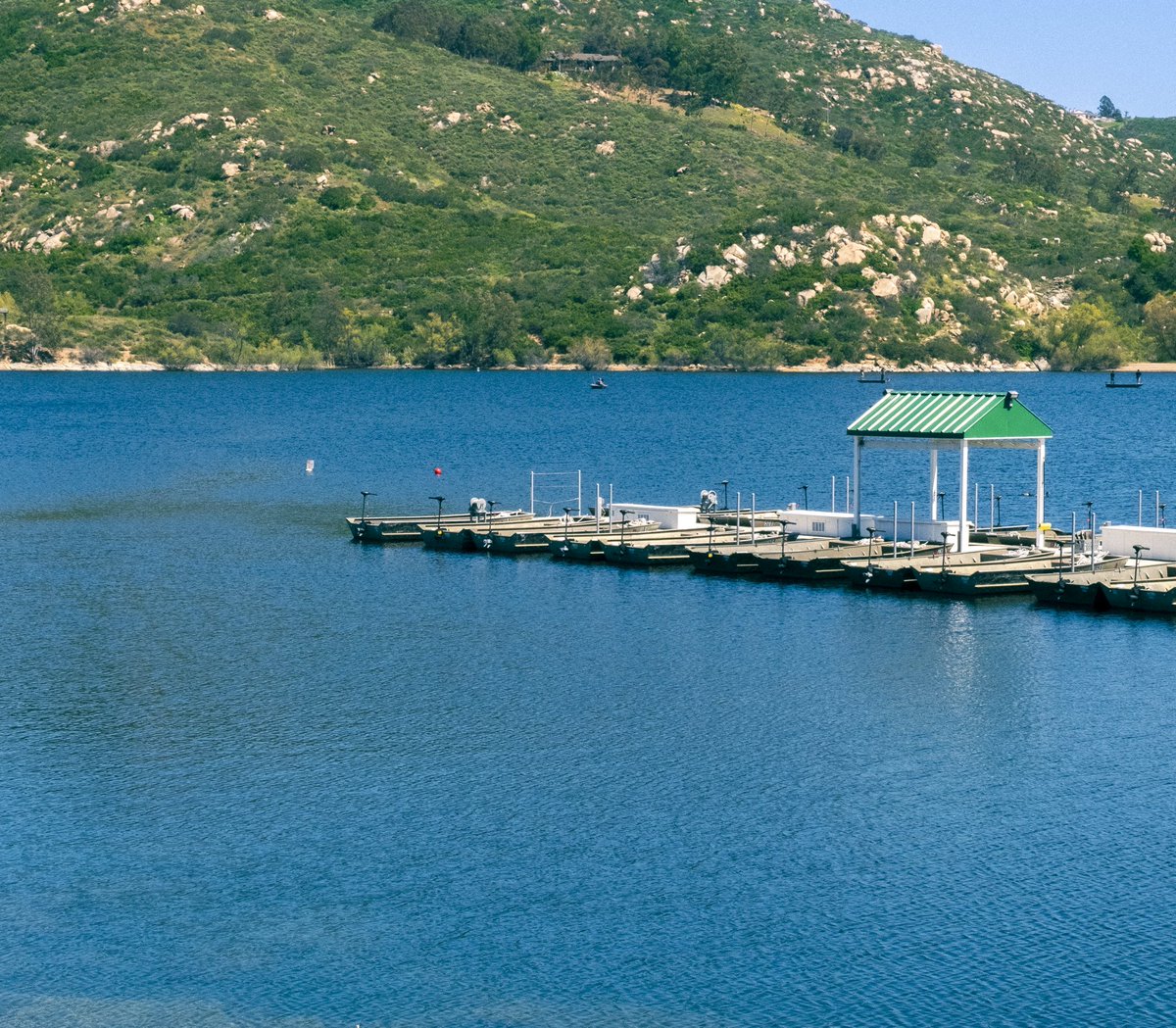 ome_says's tweet photo. 04.21.23 

Lake Poway

it was hot af and i almost died but that’s okay here’s a picture 
#fujifilm #fujifilmxt30ii #photooftheday #lake https://t.co/5wxAuOy8o4