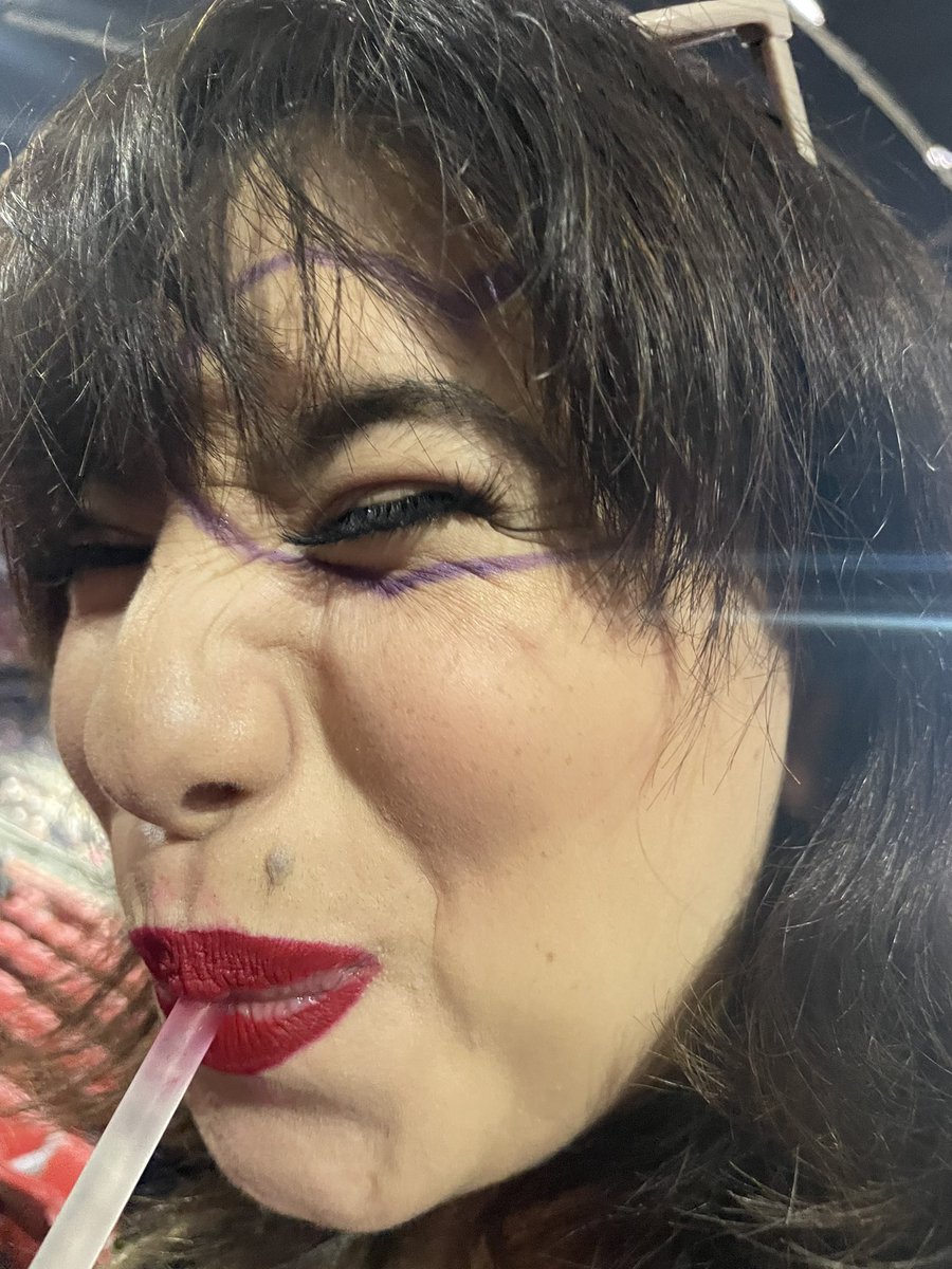 miagengr's tweet photo. best believe i'm still bejeweled ⭐️✨#HoustonTSTheErasTour @taylorswift13 @taylornation13 https://t.co/hu9doTWbBU