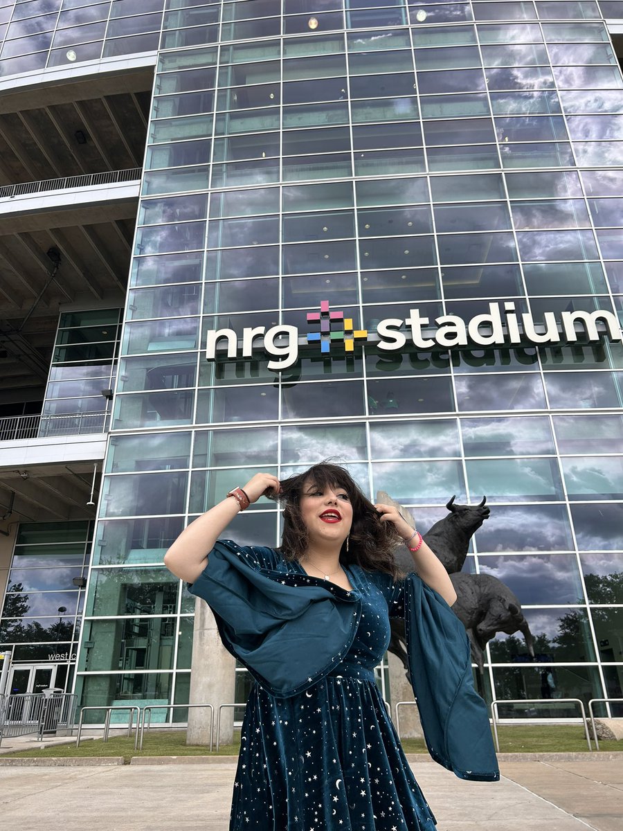miagengr's tweet photo. best believe i'm still bejeweled ⭐️✨#HoustonTSTheErasTour @taylorswift13 @taylornation13 https://t.co/hu9doTWbBU