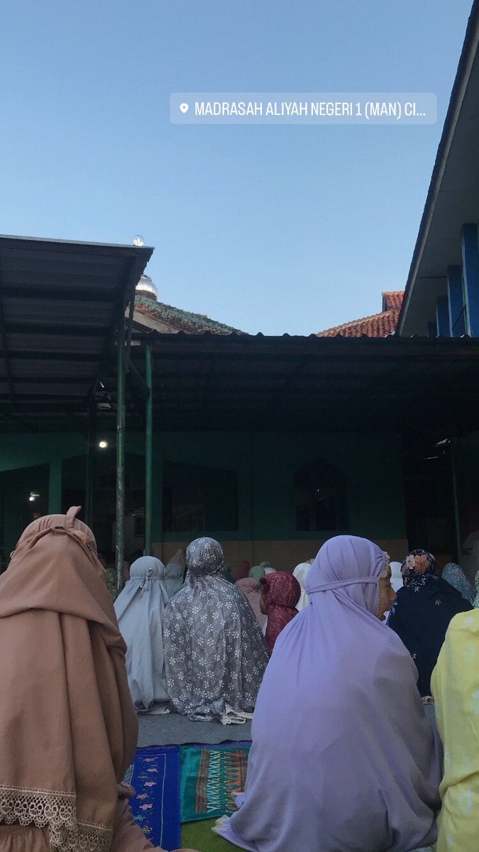 d_dddin's tweet photo. minal aidzin wal faidzin semua, mohon maaf lahar batin dari aku yang lebaran nya day2 di cat3🙏🏻 #EidMubarak https://t.co/Rv7VdcRKxr