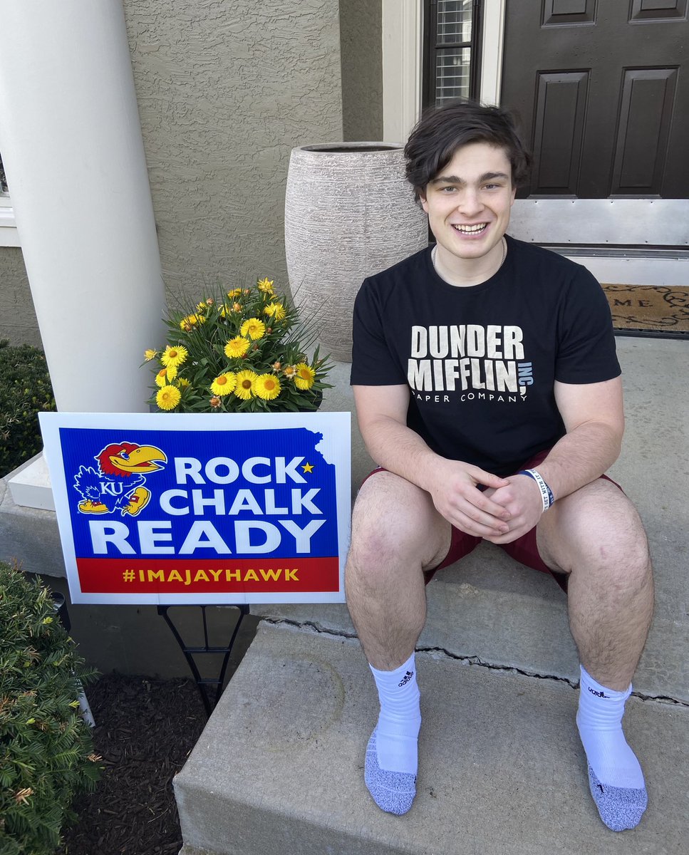 MrsMACisback's tweet photo. Yard sign official! #college #Classof2023 #KUJayhawk https://t.co/rt7IxnPN3I
