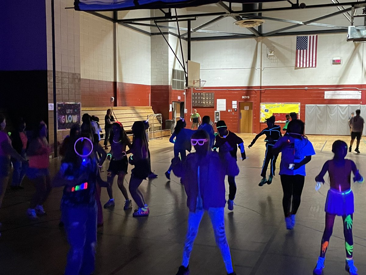 MAMSHighlights's tweet photo. The @MAMSHighlights Glow Dance is underway. Special shoutout to the MAMS PTSO for putting this together. @MARSDNJ @PrincipalMCW https://t.co/xy973jCXsS