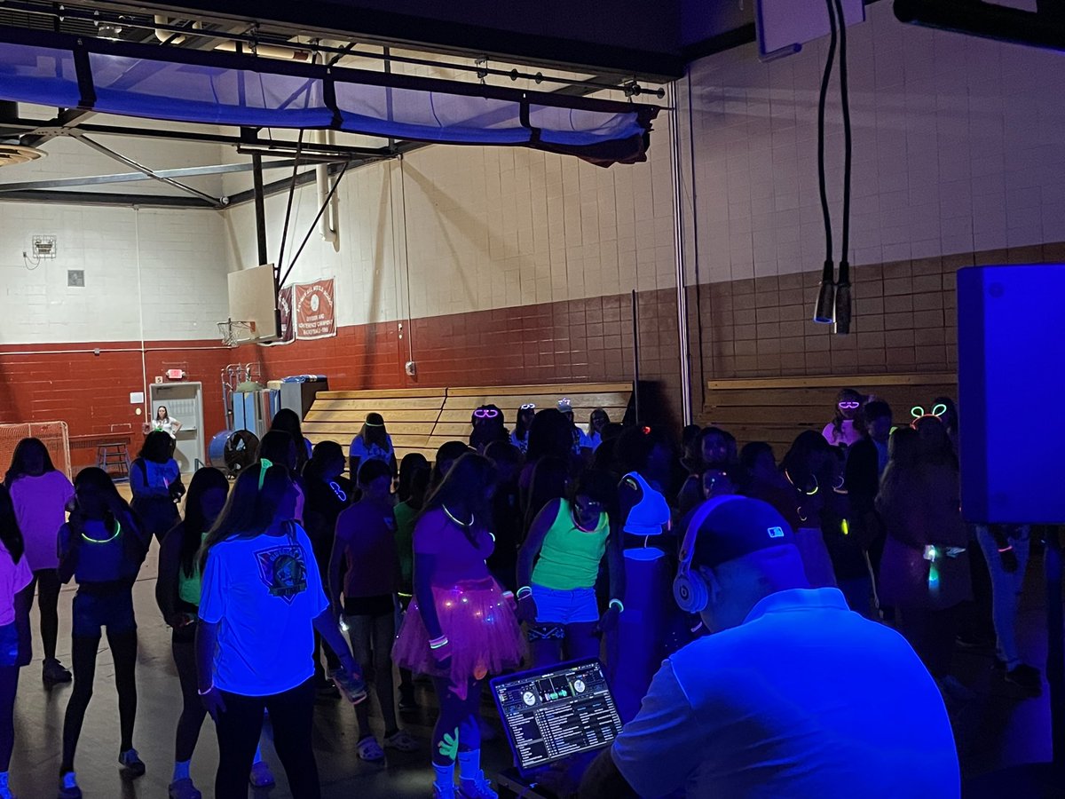 MAMSHighlights's tweet photo. The @MAMSHighlights Glow Dance is underway. Special shoutout to the MAMS PTSO for putting this together. @MARSDNJ @PrincipalMCW https://t.co/xy973jCXsS