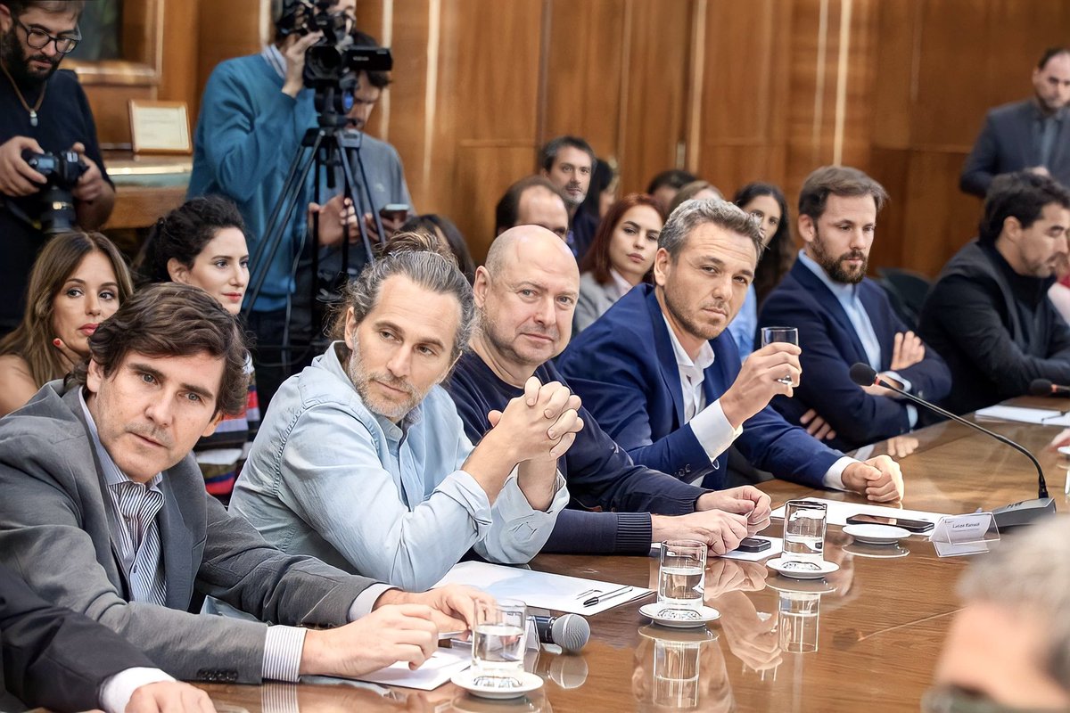 tvcapit's tweet photo. CAPIT fue parte del lanzamiento del nuevo programa Film+Ar🎥, el cual invertirá 1.300 millones de pesos en la industria audiovisual nacional🇦🇷 para así potenciar la generación de contenidos y exportar talento Argentino

#capit #audiovisual #filmar #talentoargentino https://t.co/4WeIzGPbx6