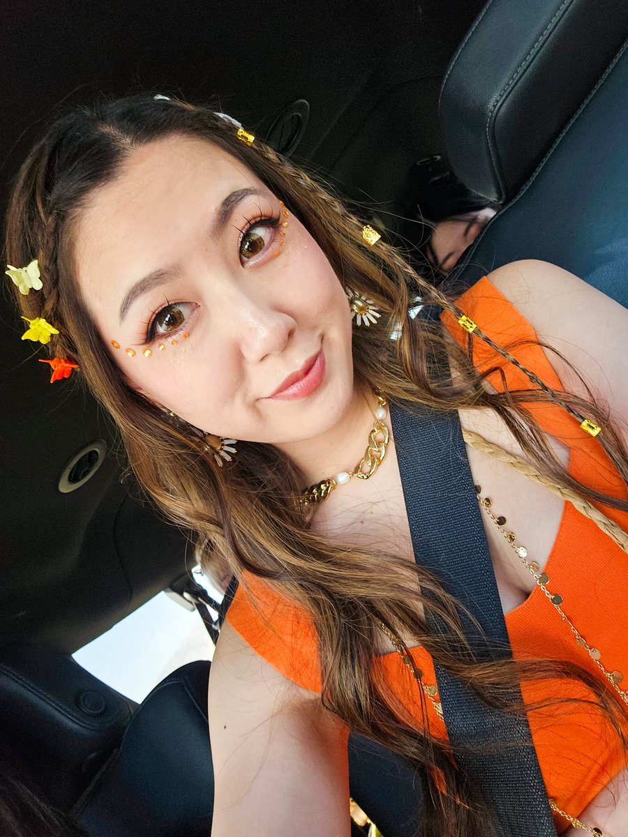 fuslie's tweet photo. En route to Coachella ☀️ ���� https://t.co/LxjyzJdTod