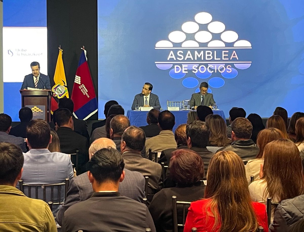 lacamaradequito's tweet photo. Iniciamos la #AsambleaDeSociosCCQ para rendir cuentas de estos últimos dos años a nuestros afiliados. 

“Asumí este desafío cuando el Ministerio de Salud reportaba 327.325 contagios y 16.780 fallecidos entre confirmados y probables producto de la pandemia del COVID 19. Siendo Pichincha la provincia con más casos. Es allí cuando desde la CCQ impulsamos la conformación del Fideicomiso Privado que permitió la adquisición de todos los insumos necesarios para efectuar la aplicación de la primera y segunda dosis de refuerzo para todos los ecuatorianos, este Fideicomiso fue manejado y administrado con toda la transparencia desde la CCQ”, aseguró @carlosloaizaccq Presidente saliente