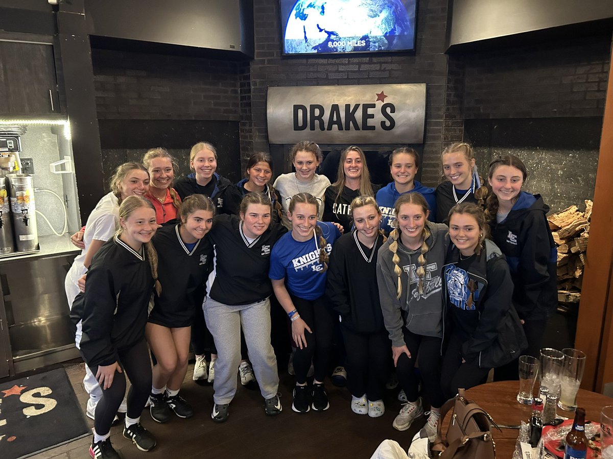 Thanks to <a href="/bhgrestaurants/">BHG Restaurants</a> for hosting <a href="/CathSoftball/">Lexington Catholic Softball</a> for a great team dinner <a href="/Drakescomeplay/">Drake's</a> in Owensboro prior to our <a href="/Kentucky_2A/">Kentucky 2A Championships</a> games tomorrow~special thanks to <a href="/Geoffdunn/">Geoff Dunn</a> for being our team meal coordinator ! 🥎🍔🍪