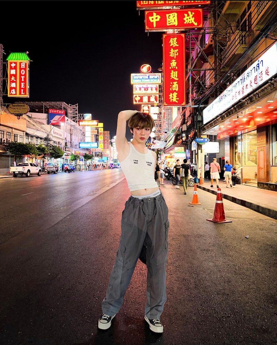 RTHerouge's tweet photo. O centro fica lindo a noite. 🧡 https://t.co/z23K8KZjJV