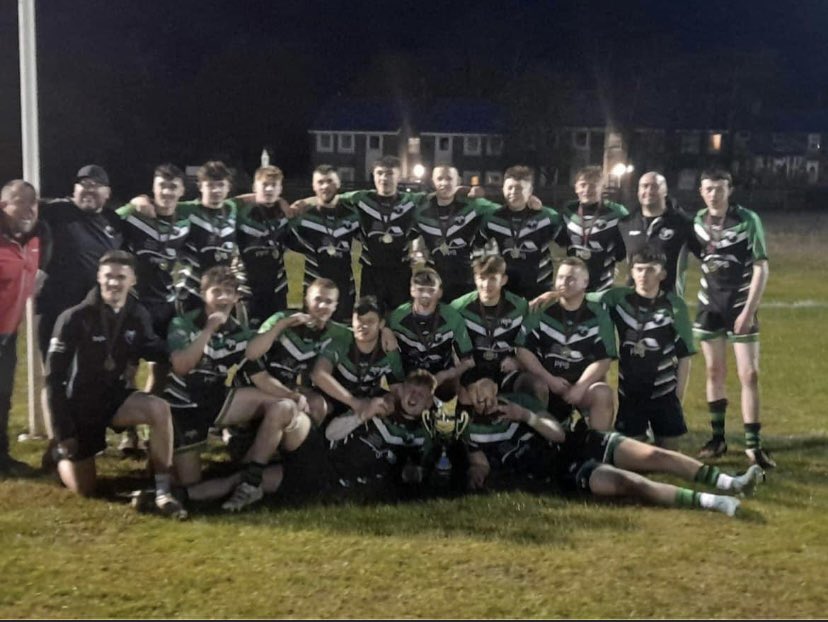 Clwb Rygbi Bro Ffest (@broffestiniog) on Twitter photo 🔥 YOUTHS 🔥
Llongyfarchiadau mawr i’r Tîm Ieuenctid am guro’r ffeinal heno 29-12 yn erbyn Dolgellau. Y ddau dîm wedi chwarae rygbi da. 🏆#hogiabro #UTGAB 💚🖤
<a href="/rgc_u19gmg/">RGC U19 GMG</a> <a href="/RGCCymuned/">Cymuned RGC Community</a> 🔥 YOUTHS 🔥
Llongyfarchiadau mawr i’r Tîm Ieuenctid am guro’r ffeinal heno 29-12 yn erbyn Dolgellau. Y ddau dîm wedi chwarae rygbi da. 🏆#hogiabro #UTGAB 💚🖤
<a href="/rgc_u19gmg/">RGC U19 GMG</a> <a href="/RGCCymuned/">Cymuned RGC Community</a>