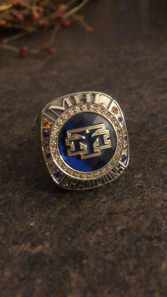B_Croz17's tweet photo. @MarinersHockey Finish it off gents https://t.co/3rbEXLbHtR