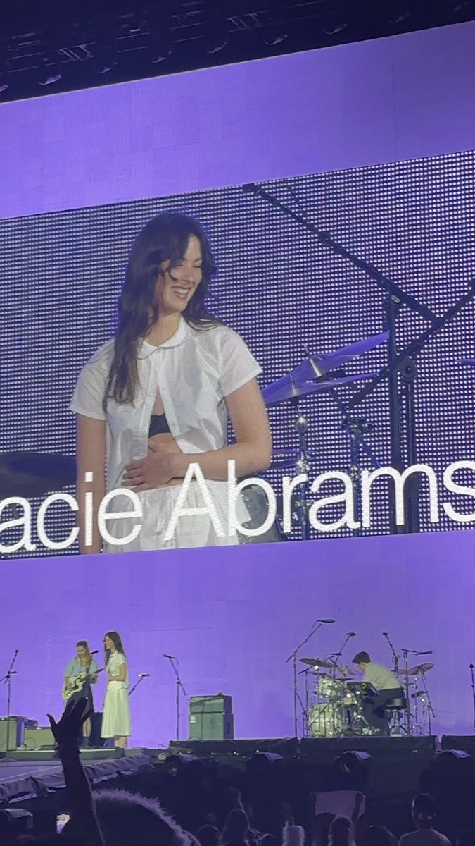 Gracie Abrams Nation on Twitter: "Gracie on stage tonight in Houston