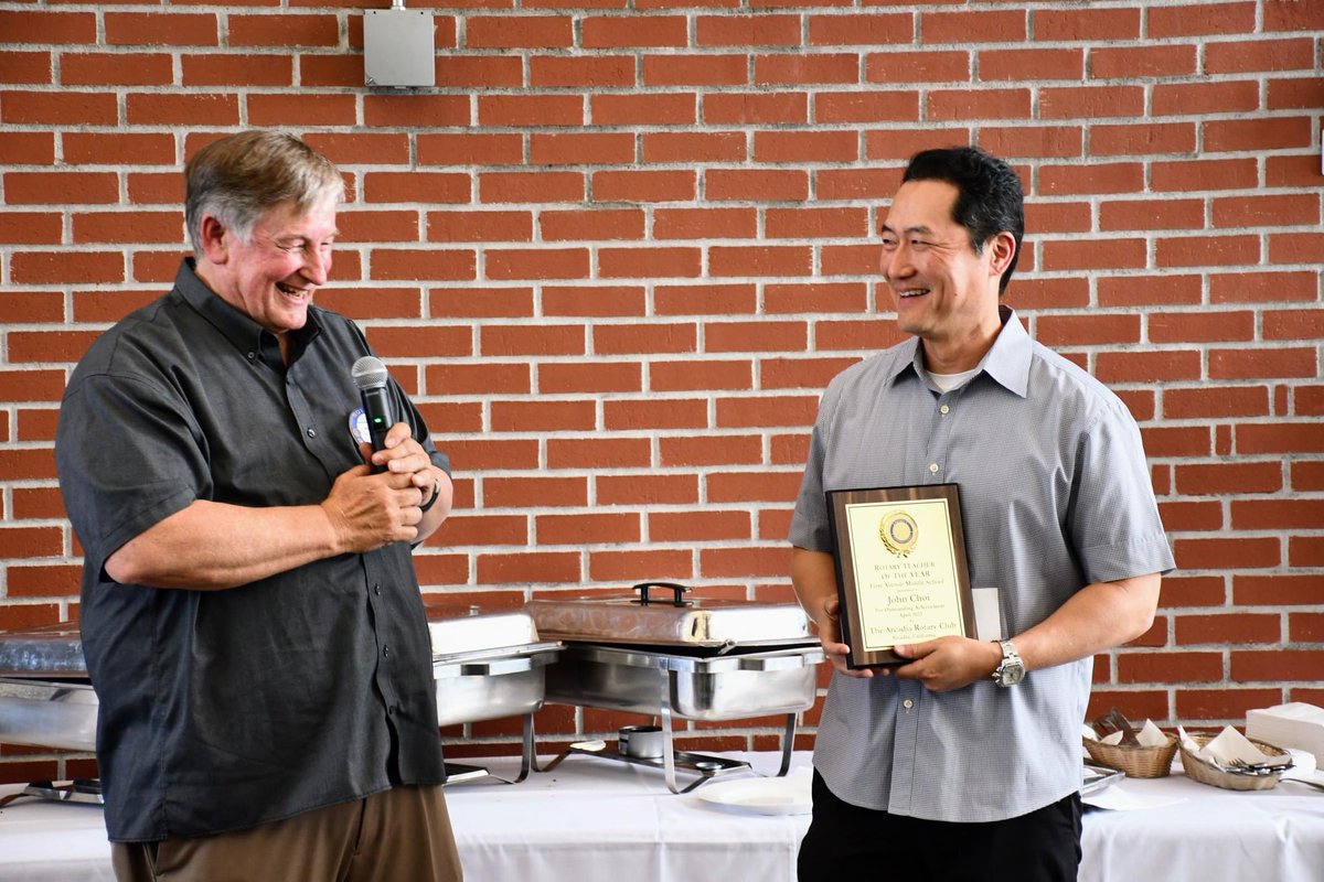 ArcadiaUnified's tweet photo. We are so proud to celebrate @FirstAveMS Arcadia Rotary Teacher of the Year @earthscifi John Choi! 🥳👏🤩🙌 John is a superb Spartan educator, serving as a 6th-grade science teacher and WEB and Makerspace advisor. We are so incredibly lucky to have John on our team. His “student first” approach to teaching is exemplified if all he does. Congrats, John! You’re the best!👏🏆 #ImagineInquireInspire