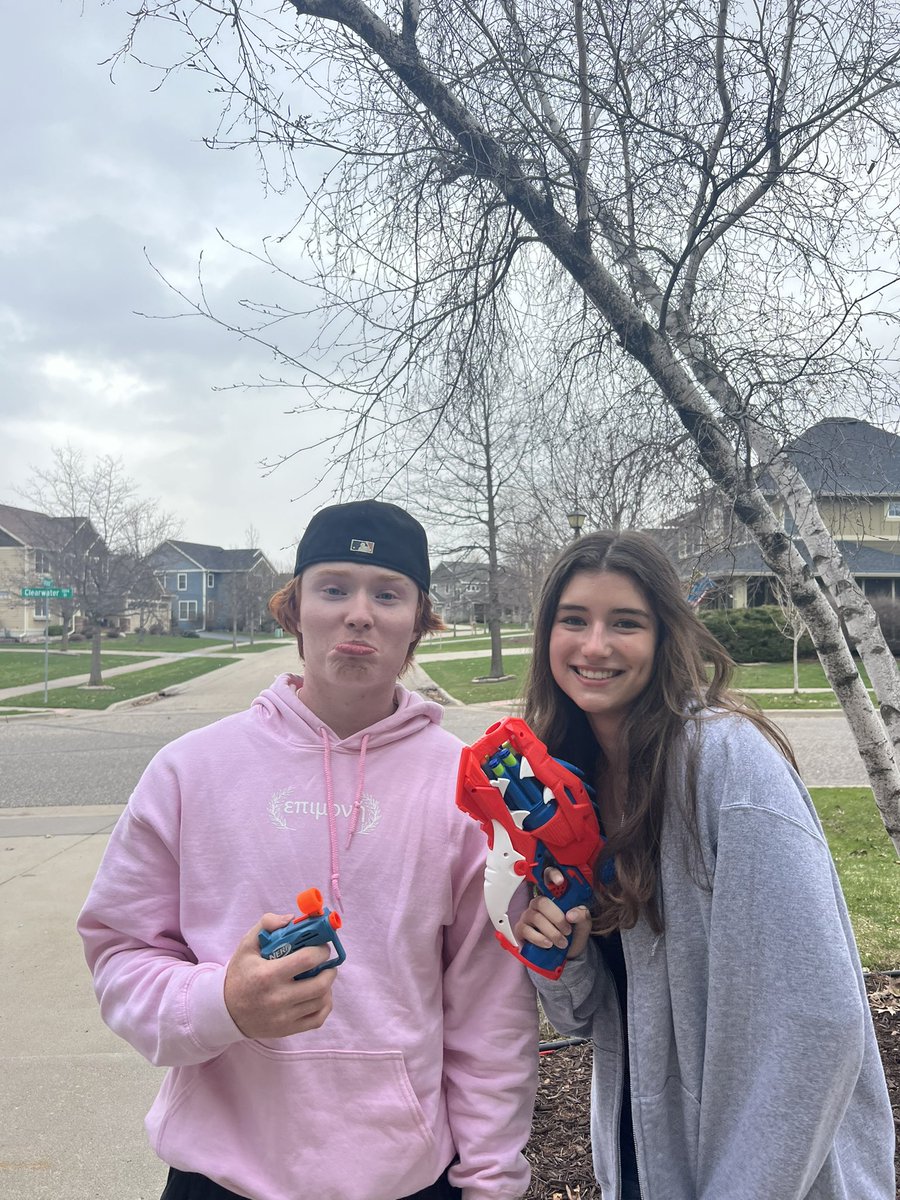 pipensnipe's tweet photo. bye bye roan👋🏼 @TheBoxMunchers nell alex obliterates roan in the 1 v 1 w/the dino gun @StillyNerf23 #luckoftheirish #toofree https://t.co/ZlSi488lTI