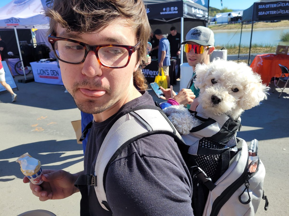 cyclelicious's tweet photo. Say hello to Maple the #backpackpuppy. #dogsofseaotterclassic https://t.co/vzyUE08Sfh
