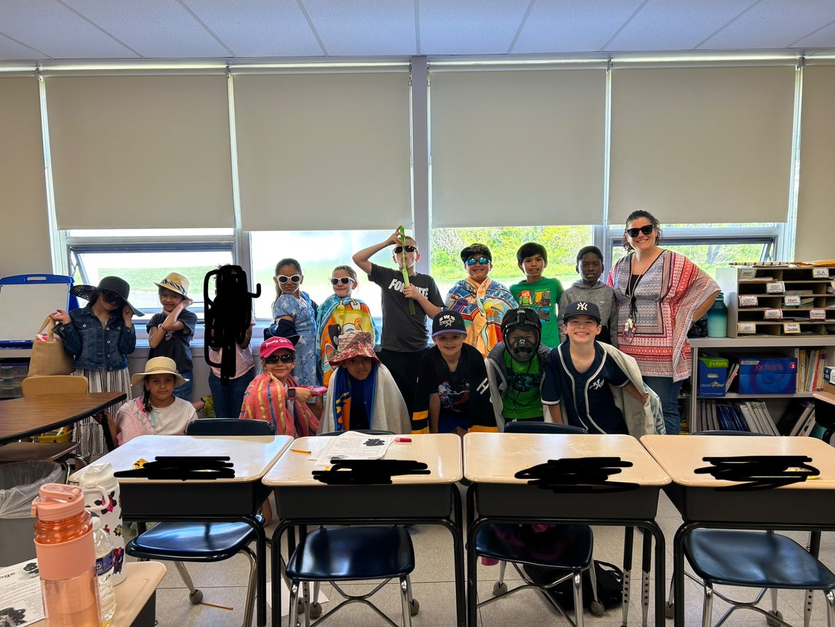 mrskmach's tweet photo. Third Grade went to the beach for Battle of the Homerooms Spirit Day! It’s only natural since crabs 🦀 belong at the beach. 🏖️ We had a blast with all of our beach themed activities. ☀️ @coopthecrab https://t.co/w5fn0bsNnG