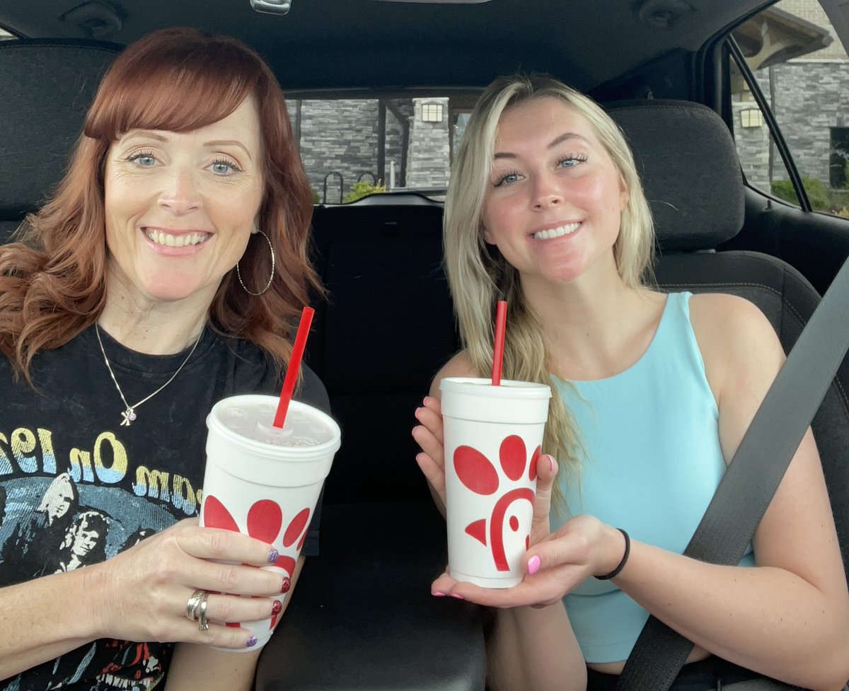 kymsimon's tweet photo. Cheers to Nashville, and Chick-fil-A AND of course our EDMONTON OILERS!! We will find a place to watch tonight! #EdmontonOilers #Nashville https://t.co/qyylrgsANz
