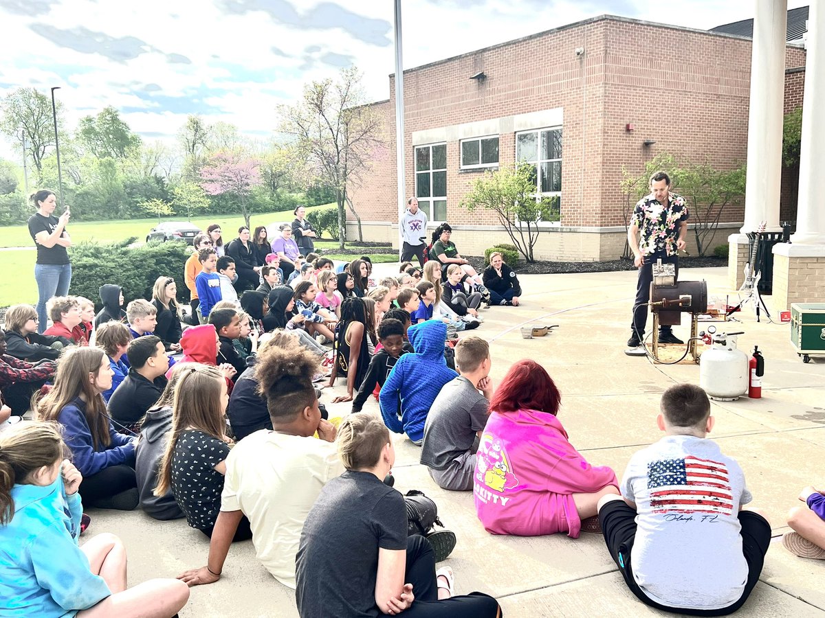 caryn_gross's tweet photo. What a day at @MillerRdgTweets   🚀 Darren Goodman brought art, music and an amazing glass blowing experience. https://t.co/FsGAp07DHp