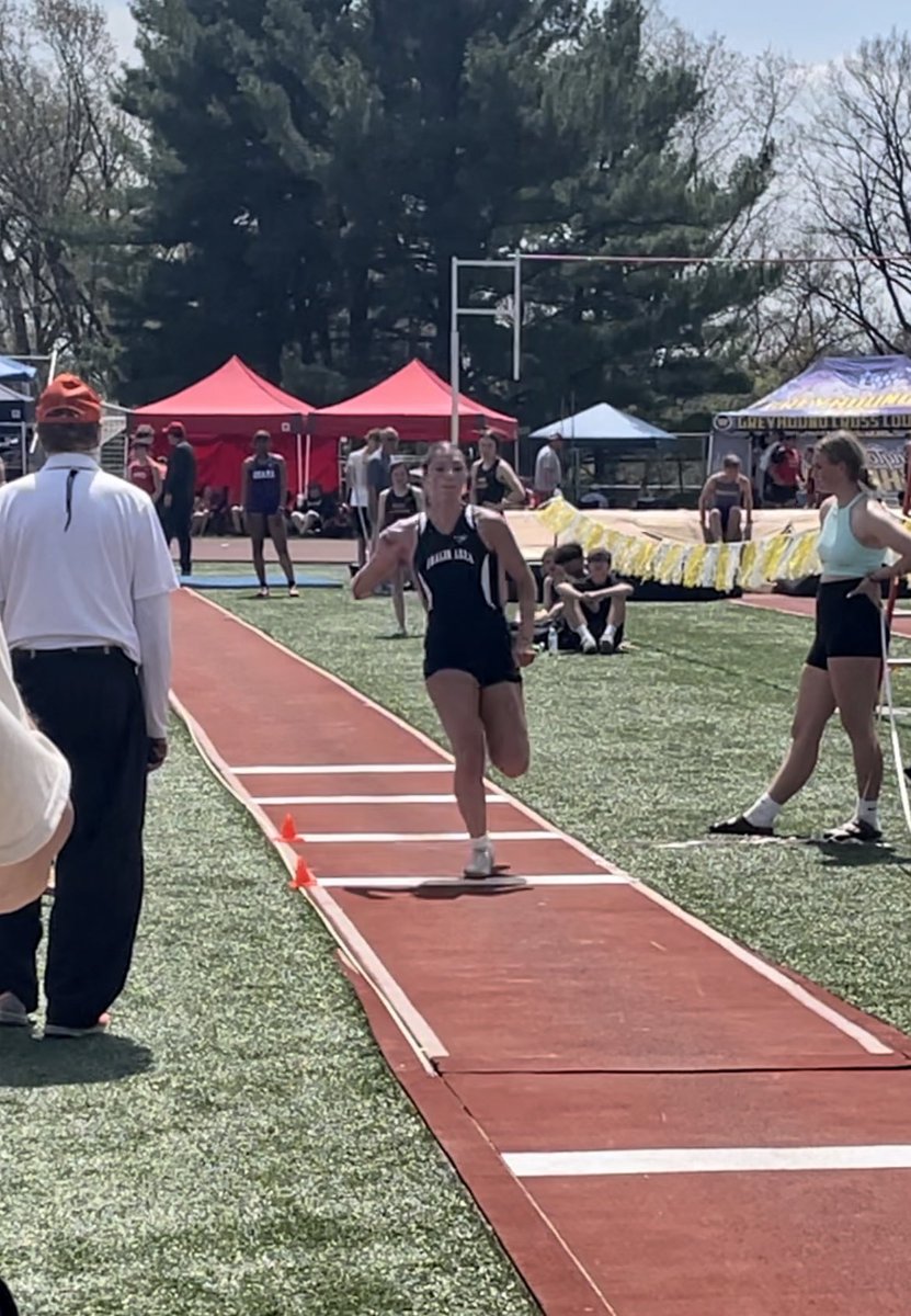 SATrackField_18's tweet photo. Bella with a nice jump on the day in the triple jump at the #ButlerInvitational @Shalerathletics #WeAreSA #TitanUp https://t.co/nLk169DJzg