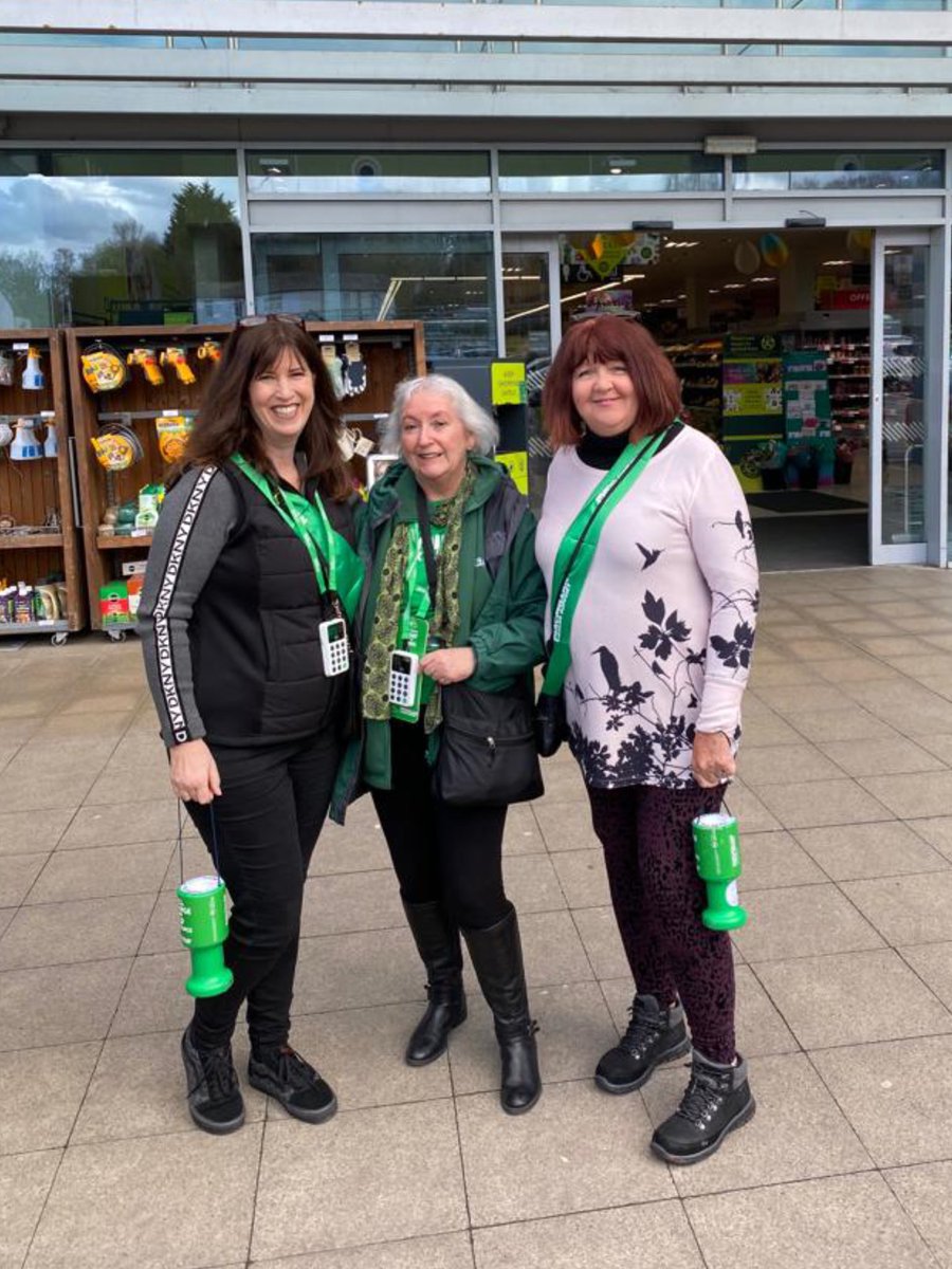 We are collecting @LongacresGC today. Please drop by to see us  & #makeadifference to local people #livingwithcancer We take cash or #contactlesspayments . All proceeds will go towards the funding of a new @macmillancancer  post @FrimleyHealth @MacmillanVols