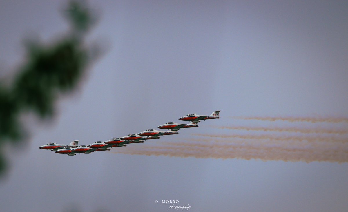 java_junkie_1's tweet photo. My love for the CFA Snowbirds lives on .. practising in the #comoxvalley again , love it !! @CFSnowbirds @RCAF_ARC #CFSnowbirdsFC #experiencecomoxvalley @experience_CV https://t.co/JrZekqgPoC