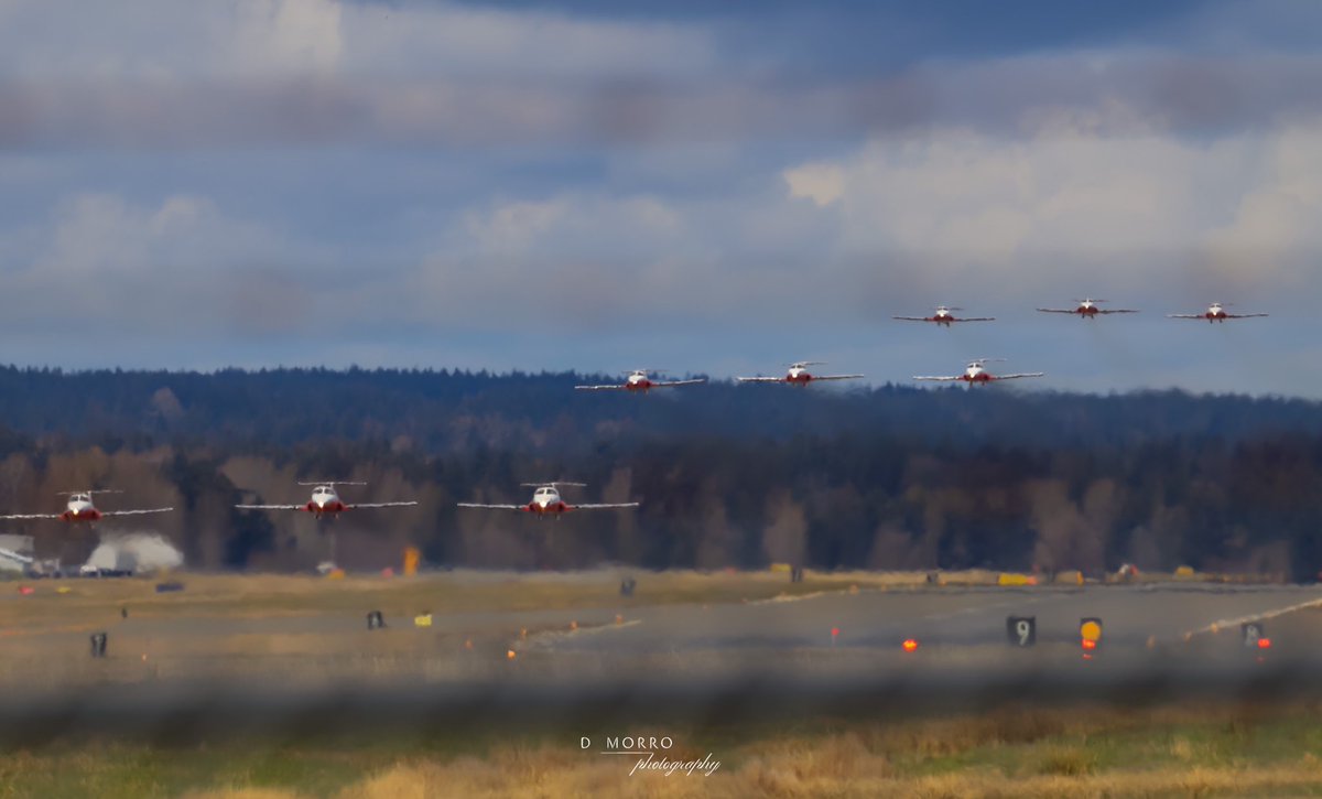 java_junkie_1's tweet photo. My love for the CFA Snowbirds lives on .. practising in the #comoxvalley again , love it !! @CFSnowbirds @RCAF_ARC #CFSnowbirdsFC #experiencecomoxvalley @experience_CV https://t.co/JrZekqgPoC