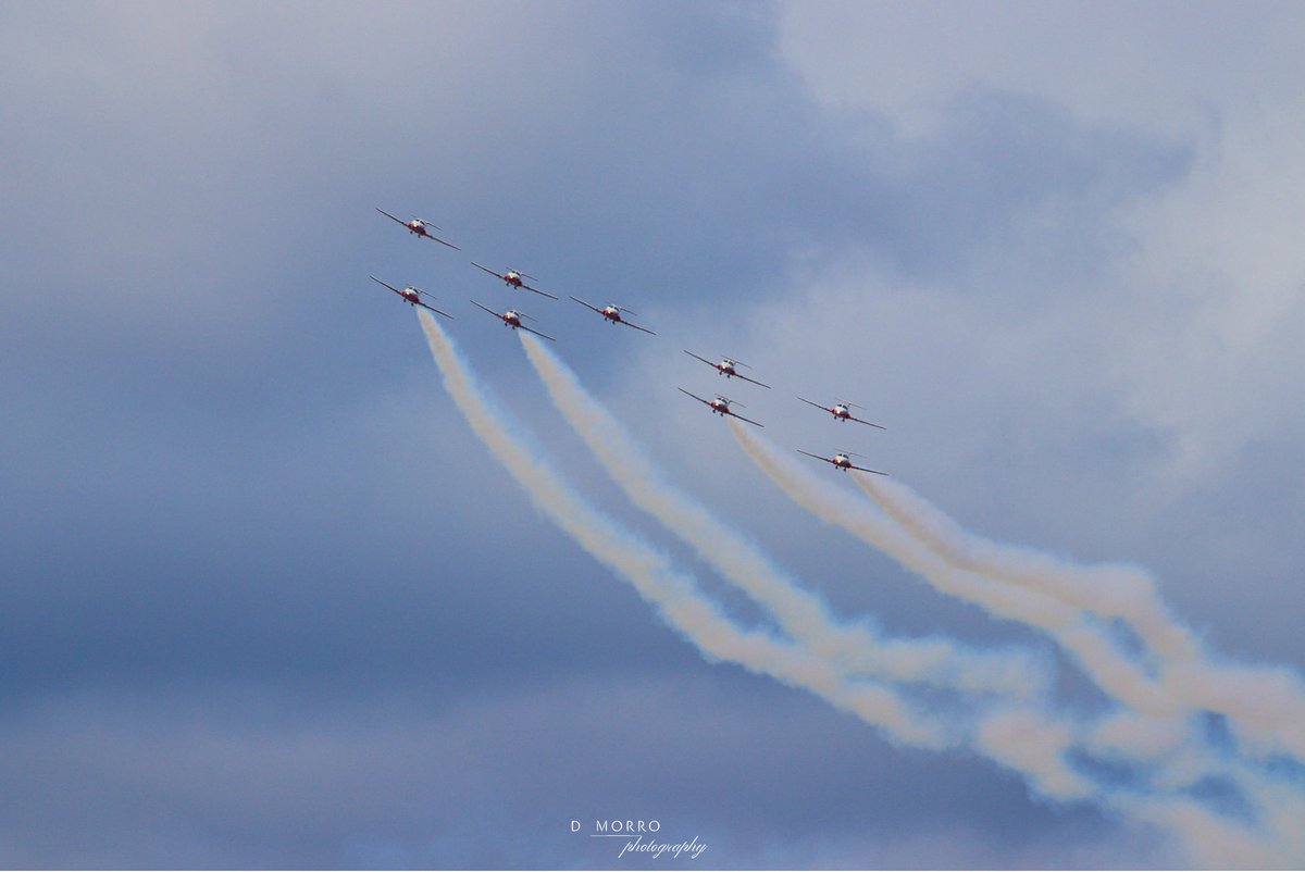 java_junkie_1's tweet photo. My love for the CFA Snowbirds lives on .. practising in the #comoxvalley again , love it !! @CFSnowbirds @RCAF_ARC #CFSnowbirdsFC #experiencecomoxvalley @experience_CV https://t.co/JrZekqgPoC