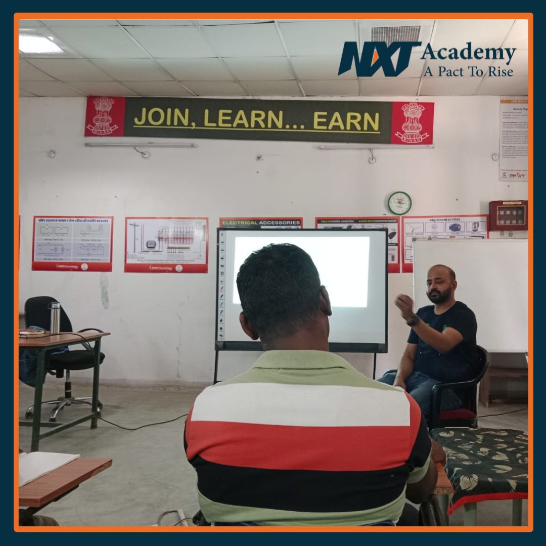 AcademyNxt's tweet photo. "📣Exciting news! 

We hosted an amazing workshop on Digital Marketing at Army cant Patna for the Army Men!👨‍💼🌟 https://t.co/UKpKL4oaWs
