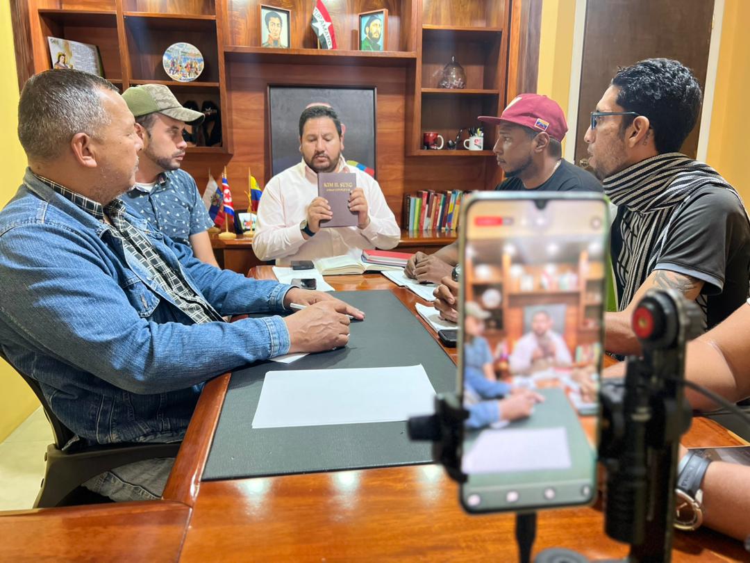 Creciendo y Avanzando 🔴⚫

Abonando nuestra Fortaleza Política y moral sobre la base de las ideas, fundamentos, objetivos y estrategias, le damos cada día más impulso al Partido para la Construcción de la Sociedad distinta, la Mejor Humanidad.

#Tupamaro
#ComunaYProducción