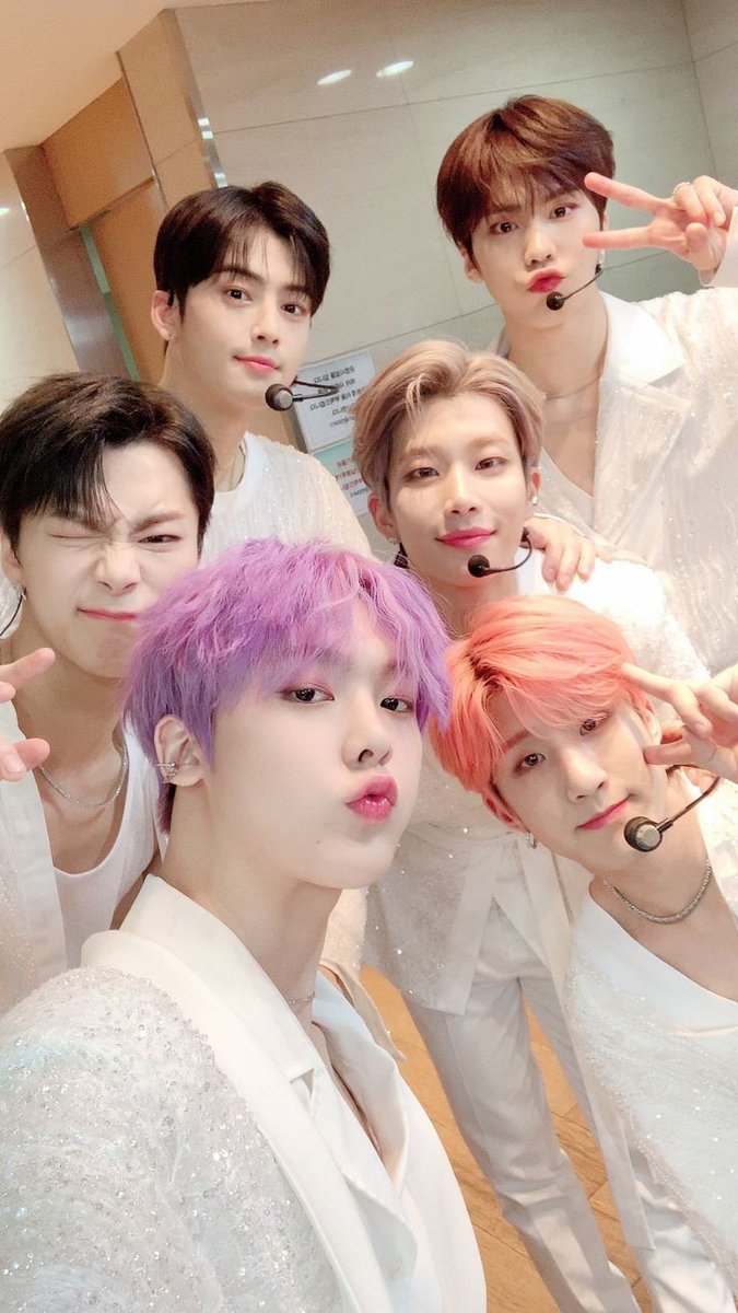 CheapLf's tweet photo. Astro will always be 6 ⭐💜🤧😭 https://t.co/jxa1IfPJnr