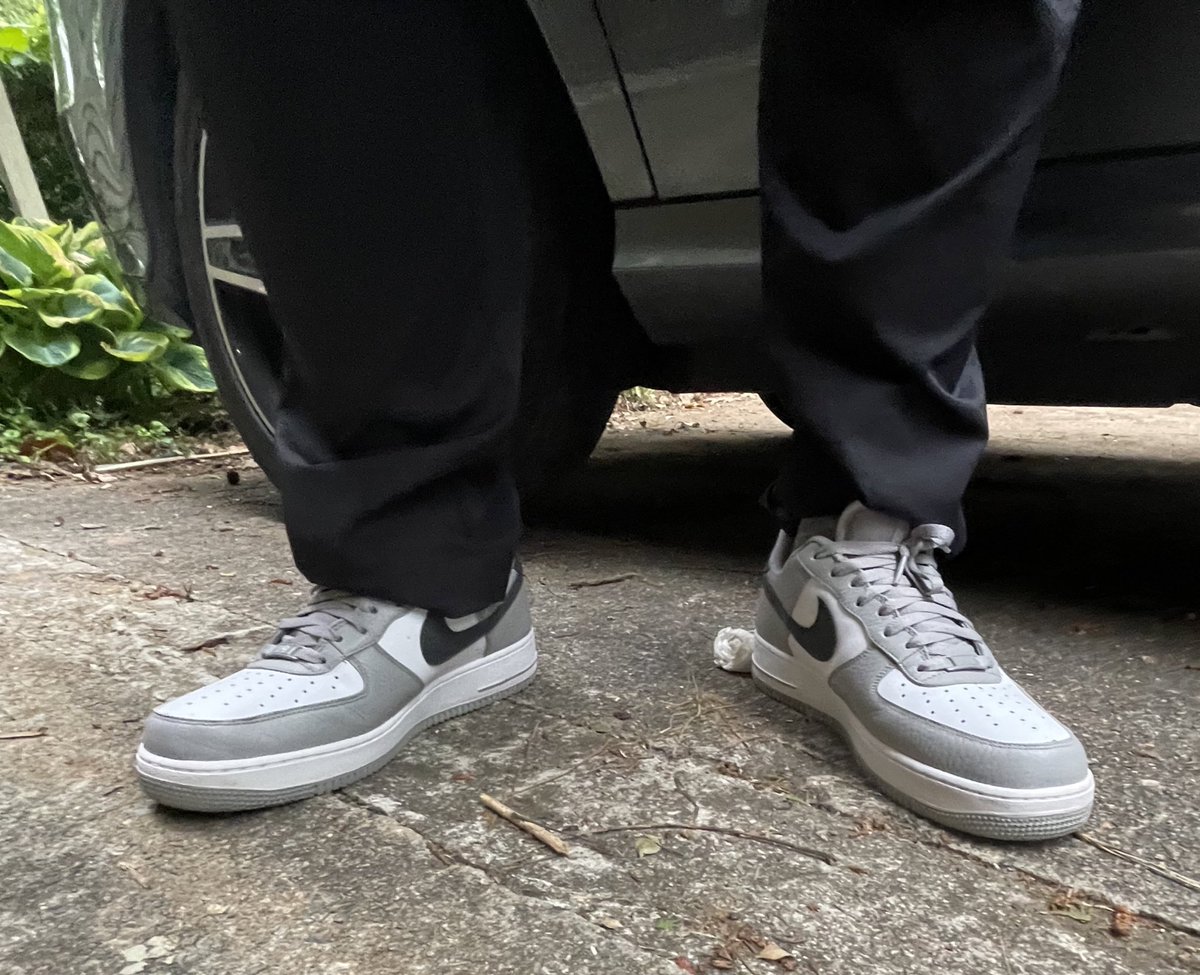 scarterIII's tweet photo. AF182 for the .Swoosh episode Reaching back to ‘07 #KOTD AF1 Med Grey ANTHRACITE @TheReal_JMillz_ did I do it correctly? #AF182 @nikestore
#snkrsliveheatingup #YourSneakersAreDope
#snkrskickcheck https://t.co/tR0cnRBWyB