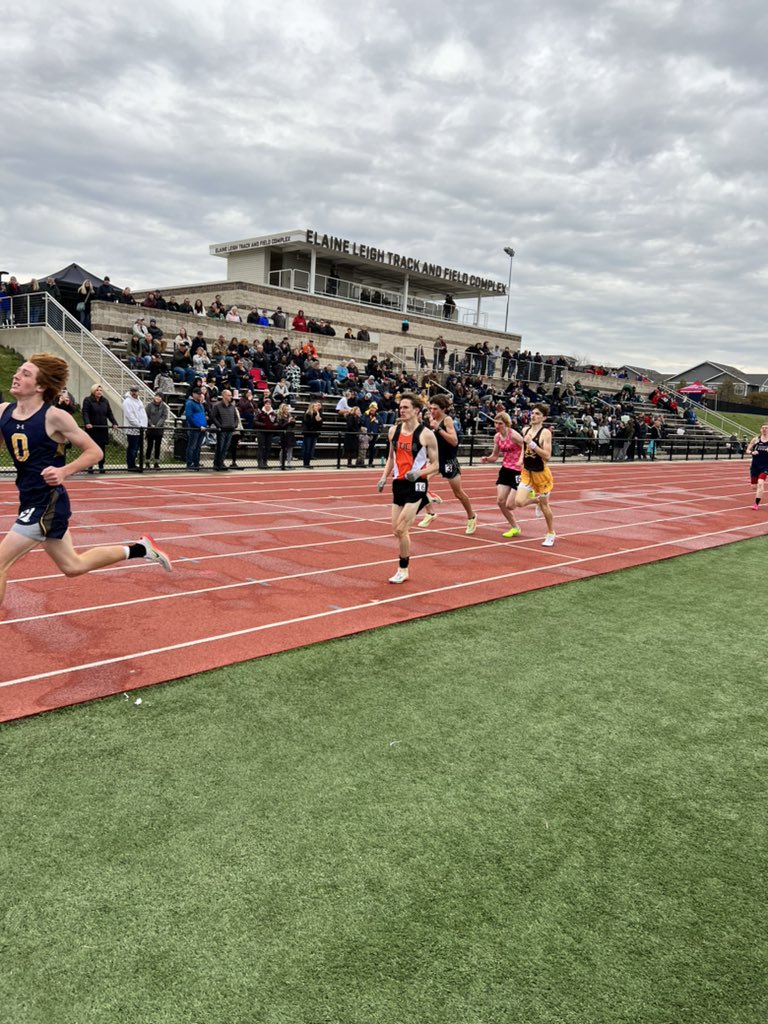 coachtesta's tweet photo. Wear pink: run a PR! An insanely fast and great time at @ELOUInvite! Jacob Mack 4:42 (all time sophomore #1), Bella Grant 5:27 a :05 PR, Lili Aittama PR 5:10 for the win, Amyla Eberhart a :12 PR in 11:37! https://t.co/BV1BtUXvHg