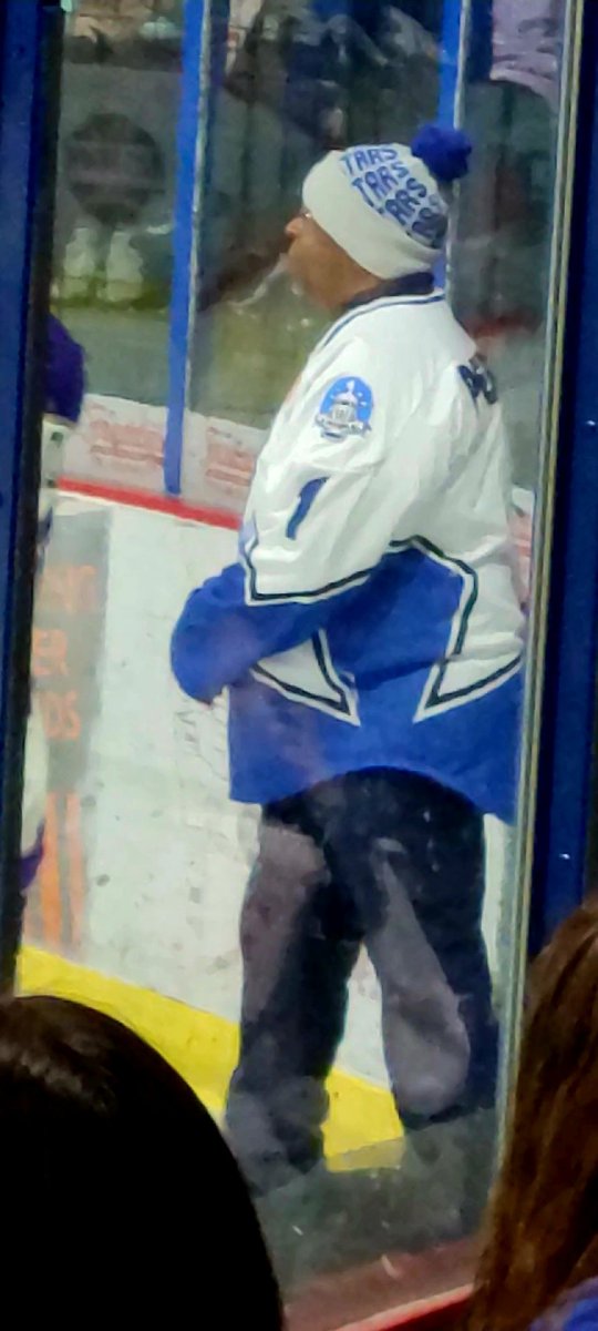 ChrisRaff7's tweet photo. Let's Go @LincolnStars!!! @derrickpearson with the Puck Drop. @937TheTicket #StarsSwag https://t.co/atc8MjNYQI