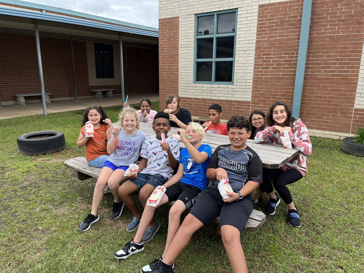Meg_Michalsky's tweet photo. Popcorn and Popsicle Party for escaping the room and breaking out of their lock boxes @breakoutEDU @WISDTurner https://t.co/k1sMKZzVIK