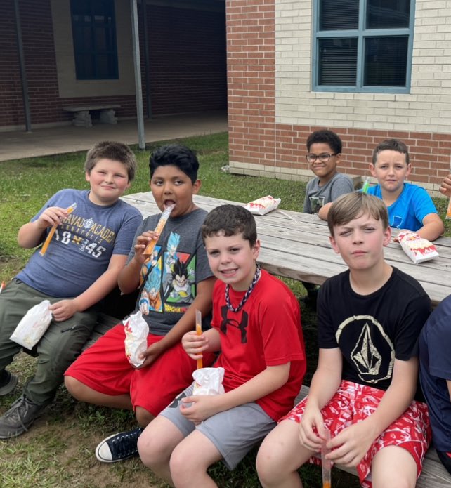 Meg_Michalsky's tweet photo. Popcorn and Popsicle Party for escaping the room and breaking out of their lock boxes @breakoutEDU @WISDTurner https://t.co/k1sMKZzVIK