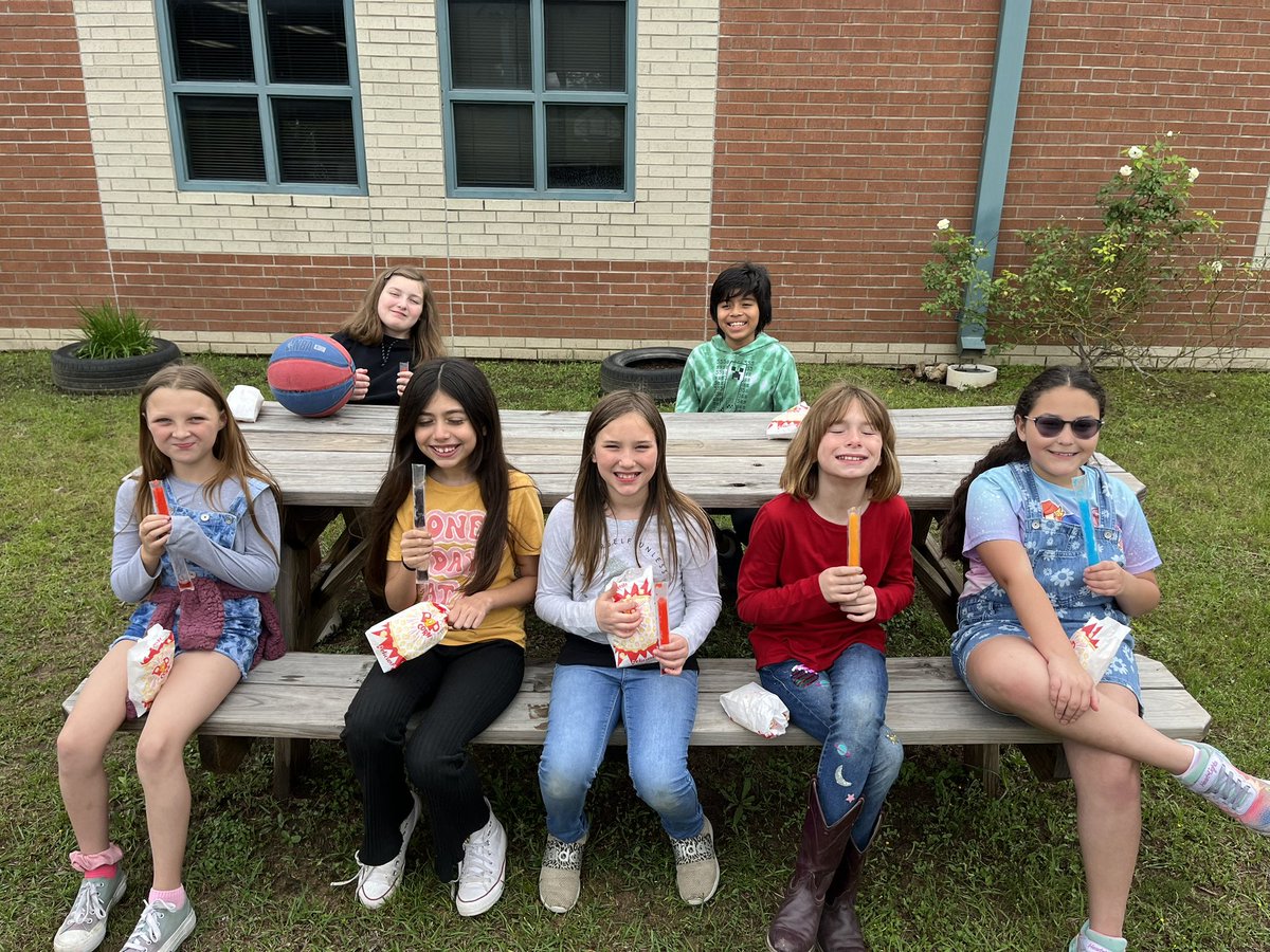 Meg_Michalsky's tweet photo. Popcorn and Popsicle Party for escaping the room and breaking out of their lock boxes @breakoutEDU @WISDTurner https://t.co/k1sMKZzVIK