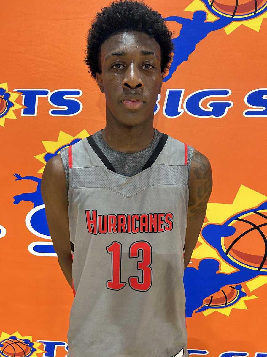 BigShotsGlobal's tweet photo. #BIGSHOTS #CarolinaLive 

17u 

Team Ford 67
8 Curtrell Dixon 17
12 Jaedan Wadley 13

Durham Hurricanes 62
24 Sulaiman Shackleford 14
13 McMillon 13 https://t.co/cTfqaEqIbS