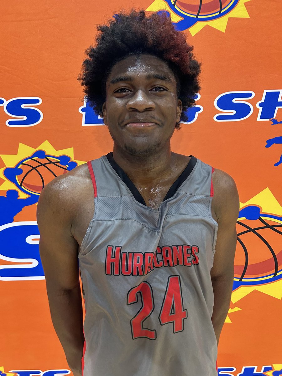BigShotsGlobal's tweet photo. #BIGSHOTS #CarolinaLive 

17u 

Team Ford 67
8 Curtrell Dixon 17
12 Jaedan Wadley 13

Durham Hurricanes 62
24 Sulaiman Shackleford 14
13 McMillon 13 https://t.co/cTfqaEqIbS