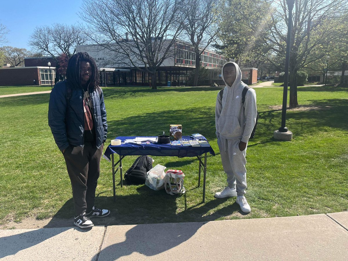 LibertyAngelo's tweet photo. Yesterday, YAL chapters across the country participated in ‘Pot’ Brownie events to educate students about the War on Drugs. The next generation of liberty activists are out there and working to #MakeLibertyWin! https://t.co/1Os75po56Y