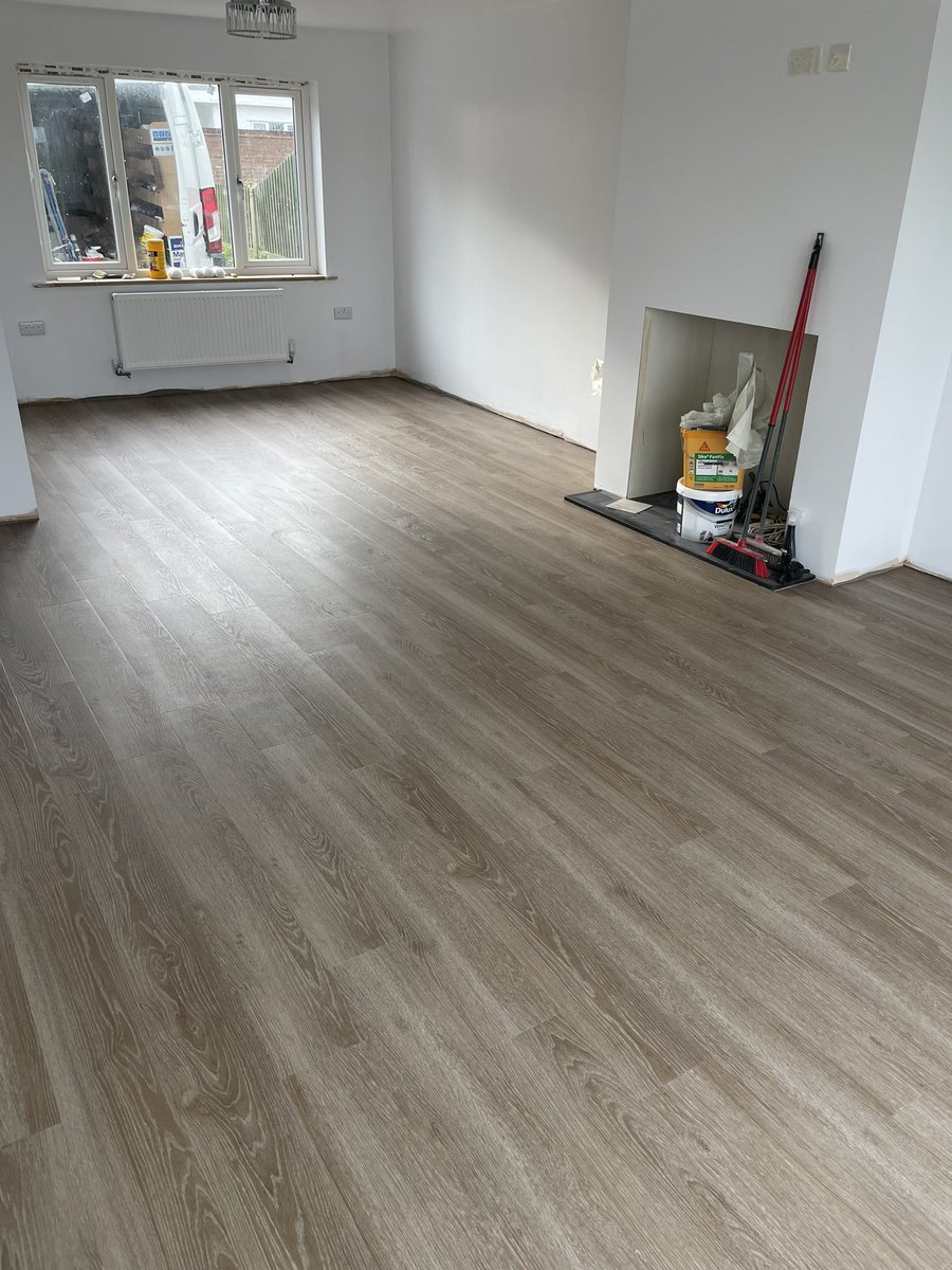 Wish they were all like this…… <a href="/CarpetYourLife/">Associated Weavers</a> invictous <a href="/tilemasteradhes/">Tilemaster Adhesives</a> pro flow 
#kent #lvt #invictus #nicf