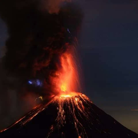 VolcanoColima's tweet photo. Volcan de Colima 
El más activo de México 
Fotografías de @cvillic 
Del año 2016 y 2017
#volcandecolima🌋 #volcandefuego #volcandefuegodecolima #volcan #volcano #volcanes #volcan #colima #colimaméxico #volcanocolima #latiendadelvolcan Volcano Colima https://t.co/ZRfVWe7lnB