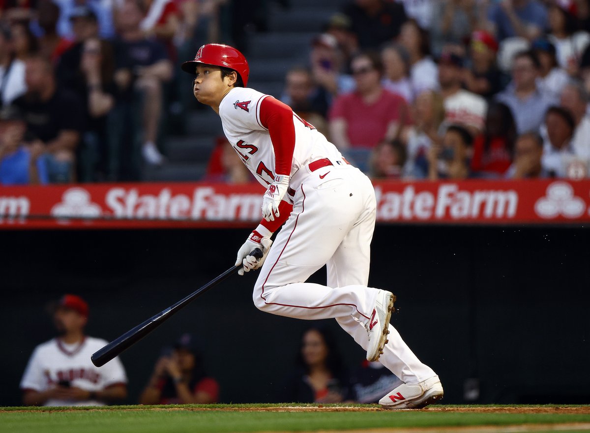 OptaSTATS's tweet photo. Last 3 pitching starts for the @Angels' Shohei Ohtani:

At plate: 4 hits
On mound: 3 hits allowed

He's the first MLB pitcher to have more hits at the plate than he allowed on the mound over a 3-start span (min. 15 IP) since Detroit's Schoolboy Rowe from July 28 to August 7, 1934 https://t.co/Z8m0hkfslU