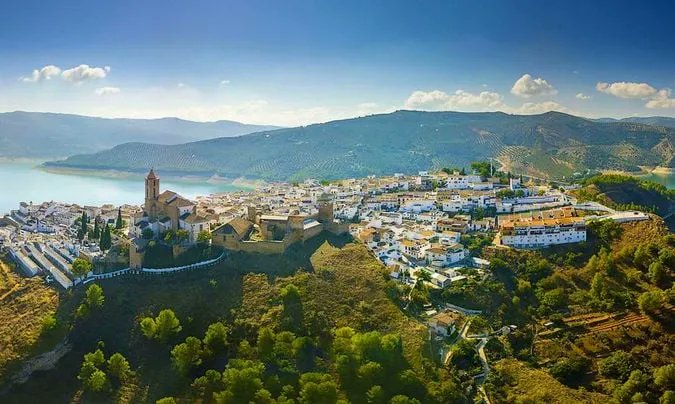 HOTELESnet's tweet photo. Ahí van cuatro pueblos bonitos de #Andalucia, para no volvernos locos a la hora de elegir nuestro próximo destino: #Cazalla de la Sierra, en Sevilla; #Iznajar, en Córdoba; #Ojen, en Málaga, y #Bubion, en Granada
Más información y reservas 👇 https://t.co/9NwBjE0pel
@viveandalucia https://t.co/DMspRd12P0