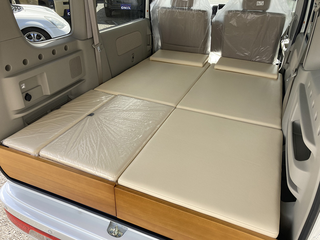 Axstyle_onix's tweet photo. 当店では軽キャンパーキット「ちょいCam」を装着したコンプリートカーもご用意！ 車中泊ファンの方はもちろん、釣りや登山、自転車が趣味のお客様の休憩用として、 また本格的なキャンプを楽しまれている方も、雨や暑さから逃れる時に活用されているとか。#エブリイ #アトレー
https://t.co/4YU1WSzkcq https://t.co/kxB4IeqE8K